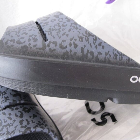OOFOS Limited Gray Leopard Slides - Picture 7 of 9